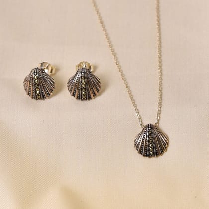 Vogue Pendant Set with chain