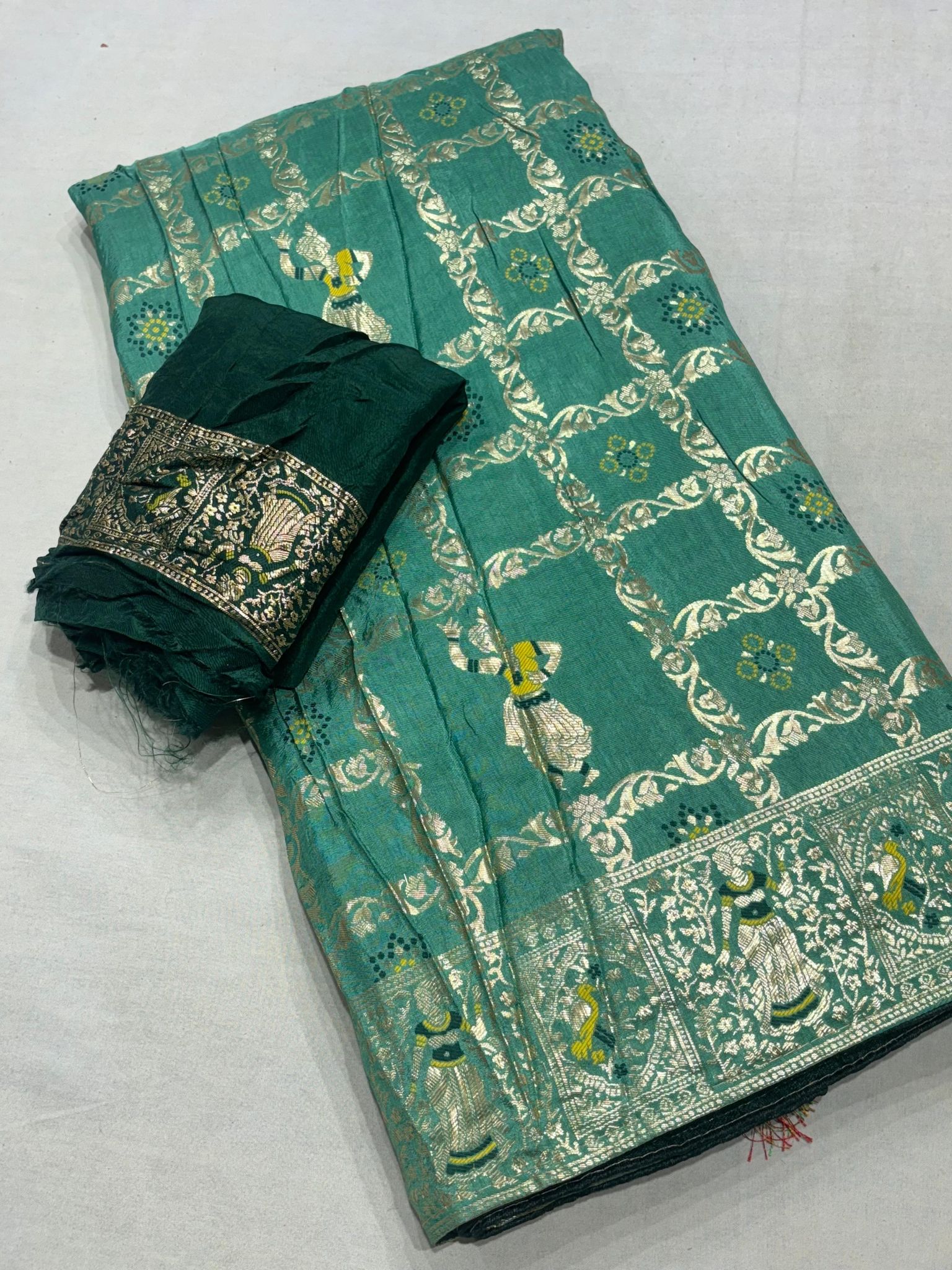 Pure Banarasi handloom georgette Weaving beautiful saree