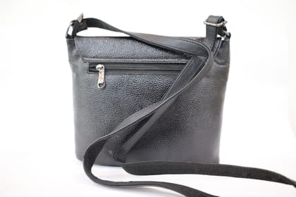 Stylish Black Leather Crossbody Bag, Multi-Compartment Design with Adjustable Strap, Textured Finish Stylish Black Leather Crossbody Bag, Multi-Compartment Design with Adjustable Strap, Textured Finish