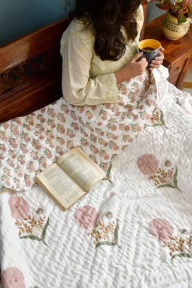 Pink Phool Quilt: Experience Floral Beauty & Cozy Comfort