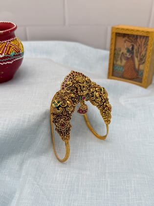 Antique Vanki 4042