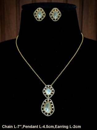 Rhombus shaped moissanite AD pendant set in chain with studs