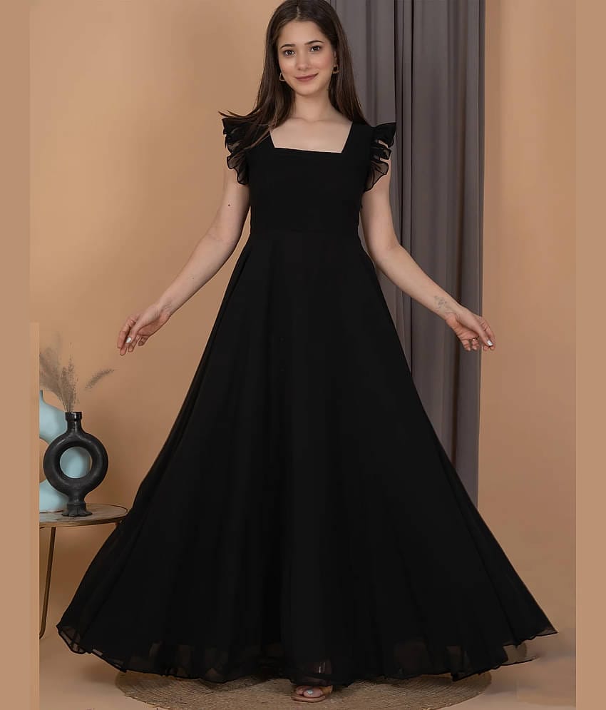 Estela Women Georgette Solid Gown ( Black )