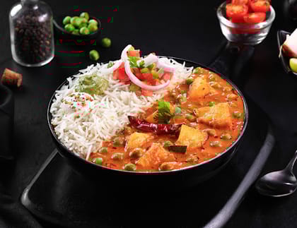 Aloo Matar Tariwale Steamed Rice Bowl
