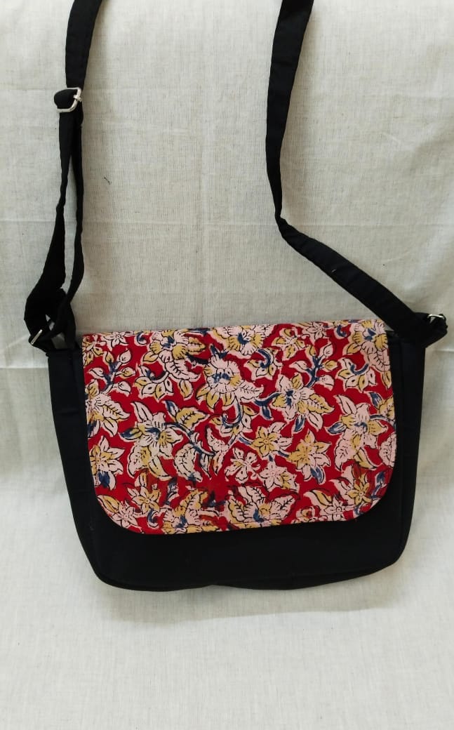 Sling Red Printed black Bag