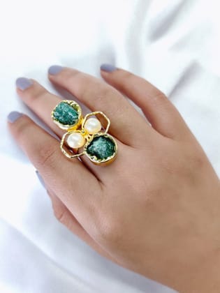 Eight Ring, Emerald-adjustable