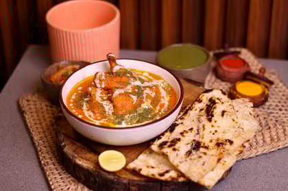 Butter Chicken With Butter Tandoori Roti / Butter Naan