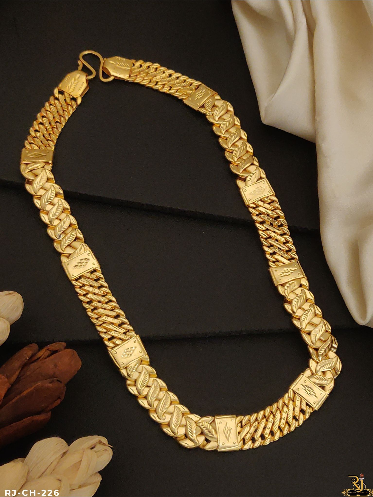 Superior Pokal Design Dual Face Looking New Men’s Fashion Chain CH-226