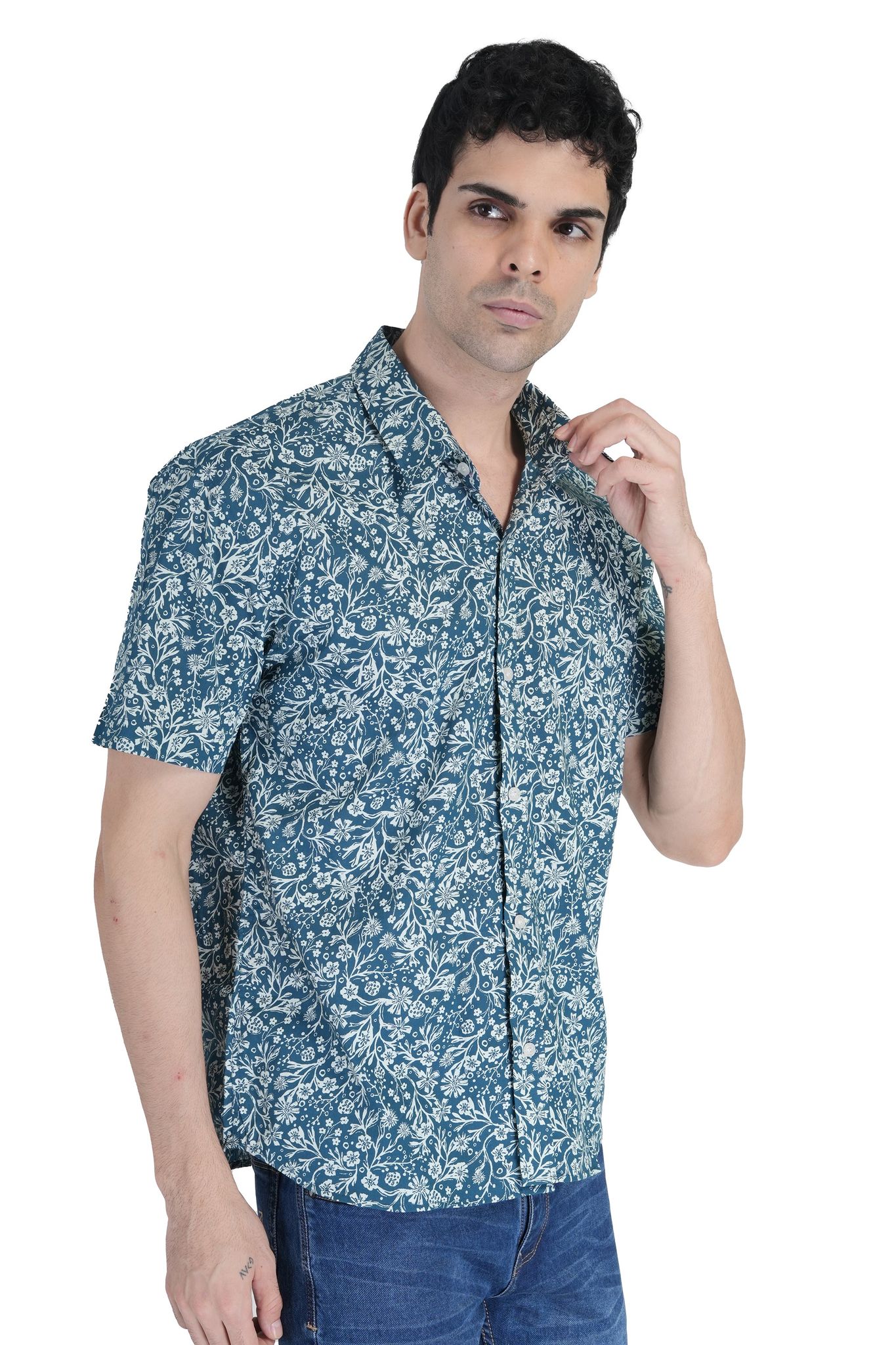 Elegant Green Botanical Print Short-Sleeve Shirt