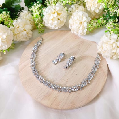 Ad Lily neckpiece