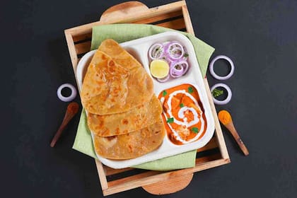 Paneer Lababdar Paratha Lunchbox