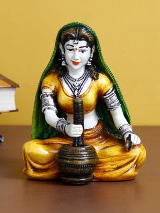 Polyresin Rajasthani Women Statue Grinding Chilli Decorative Human Figurines Home Decor Showpiece