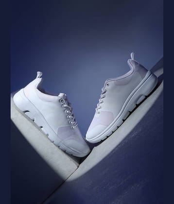 Liberty TRIVSKO-2E White Men's Sports Running Shoes