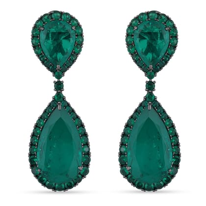 Kareena Kapoor Khan in Flora Earrings