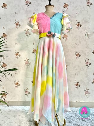 Gender Reveal outfit in asymmetric hem-XS