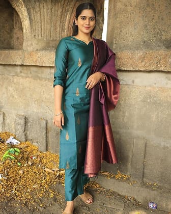 Women Jacquard Kurta Pant Dupatta Set Roman kurta set