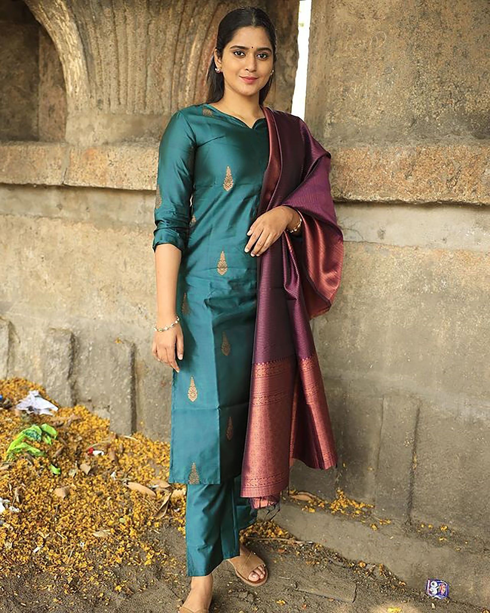 Women Jacquard Kurta Pant Dupatta Set Roman kurta set