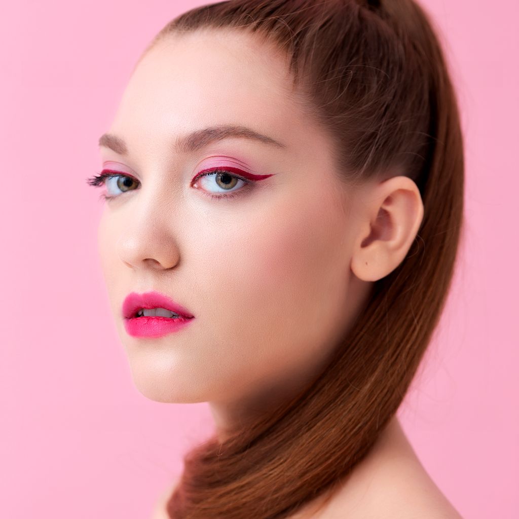 Star Struck by Sunny Leone Liquid Eye Definer - Cranberry