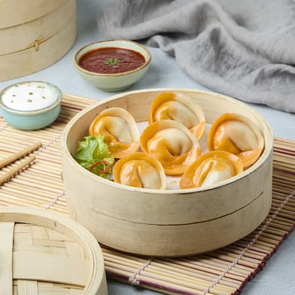Schezwan Paneer Momo With Momo Chutney