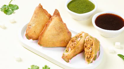 Kadai Paneer Samosa (3 Pcs)