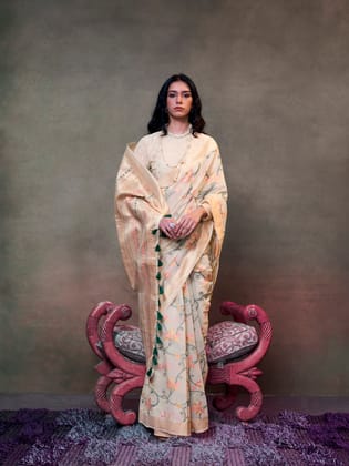 Ivory Floral Jamdani Spun Cotton Handwoven Saree