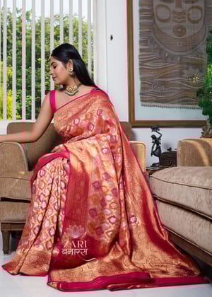 “Exclusive Offer” : Phalgun : Rangkaat Khaddi Georgette Handloom Banarasi Saree In Subtle Shades Of Pink