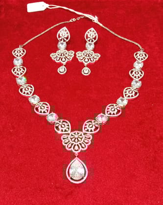 NECKLACE AD