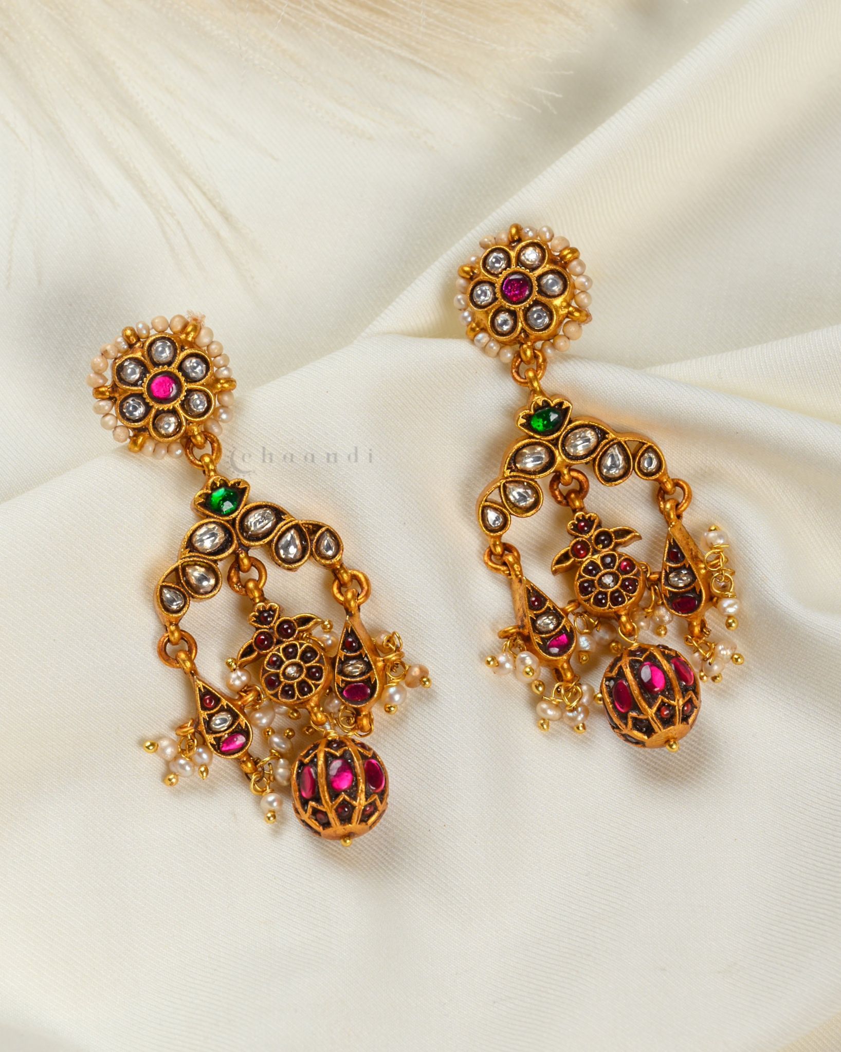 Antique Gold Polish Kundan Hangings CHE1572
