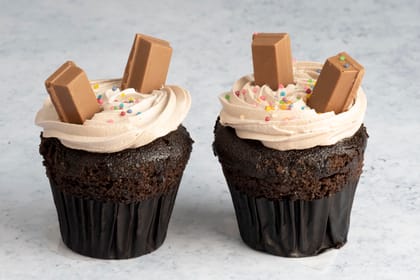 Kitkat cupcakes