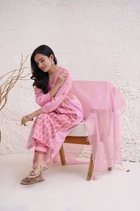 Petunia Pink Dupatta-Free Size / Petunia Pink