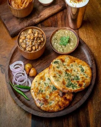 Amritsari Aloo Pyaaz Kulcha