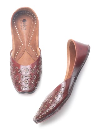 Handcrafted Brown Casual Juttis-UK-4 / Brown