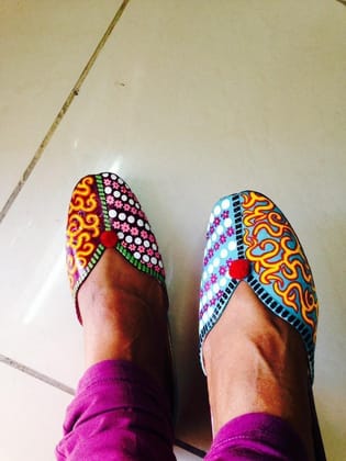 Sonam's - Handpainted Jutti