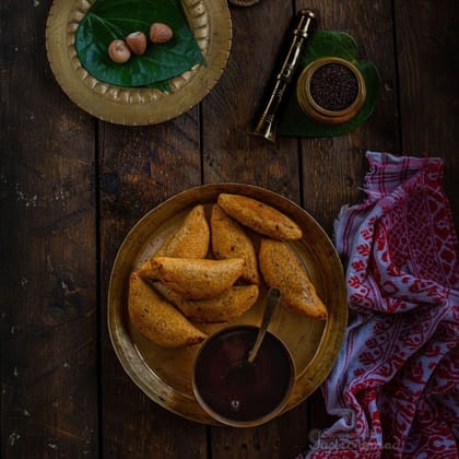 Traditional Savory Gujiya - 500 gm - One pack of assorted Gujiyas