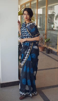 MOORA Sunaina Indigo Dabu Hand Block Print Chanderi Silk Saree Length 5.50 Meters Width 44 Inches with Blouse Piece 1 metre MOORA Sunaina Indigo Dabu Hand Block Print Chanderi Silk Saree Length 5.50 Meters Width 44 Inches with Blouse Piece 1 metre