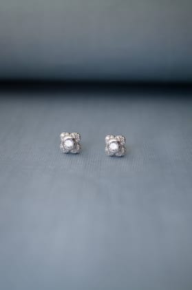 Solitaire Flower Sterling Silver Earrings-Silver
