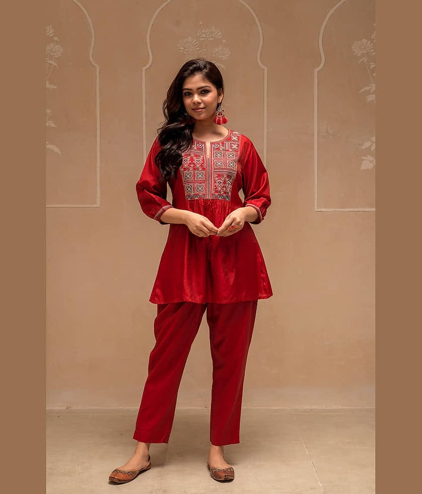 Juniper Women Embroidered Tunic With Trousers Co-Ord Set ( Maroon )