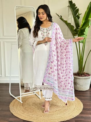Floral Embroidered Sequinned Chanderi Silk Straight Kurta With Trouser And Dupatta-S