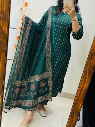 Pure Cotton Kurti Pant with Mulmul Dupatta Set Pure Cotton Kurti Pant with Mulmul Dupatta Set