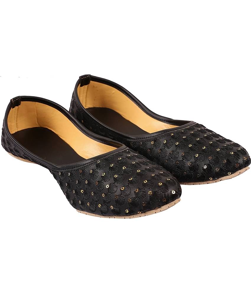 Apratim - Black Women's Juttis