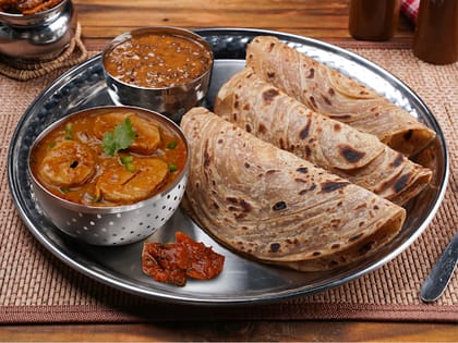 Kadhai Soya Chaap, Dal Makhani, Paratha Thali