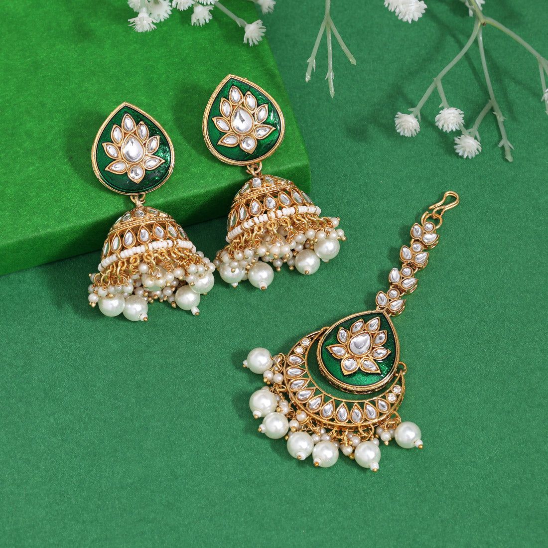 White Color Kundan Earrings With Maang Tikka (KDTE573WHT-Length: 6.50 CM x Width: 3.50 CM / White / Alloy With Good Quality Gold Plated