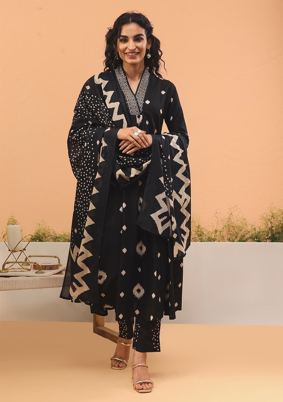 Black Ikkat Kurta Pant Set With Dupatta-S