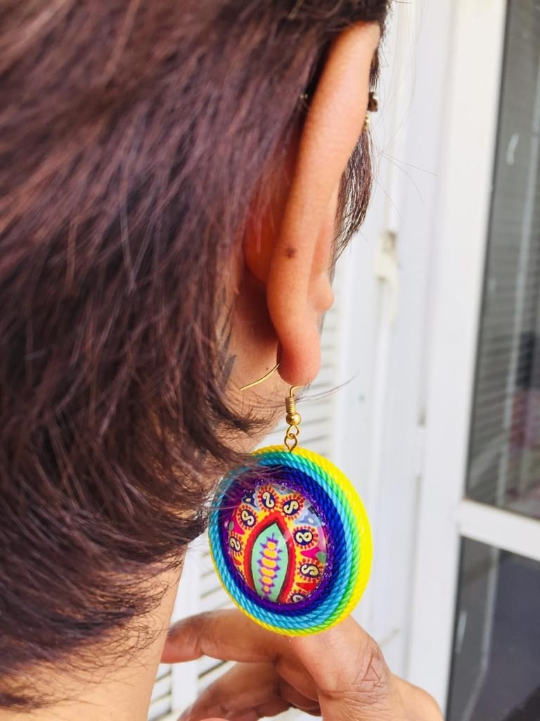 BRIGHT COLOR THREAD GLASS EARRINGS - CIRCLE SHAPED