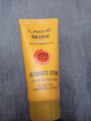 Lakme Sun expert Ultramatte lotion 