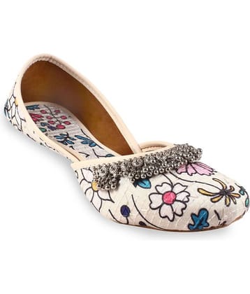 Apratim - White Women's Mojaris