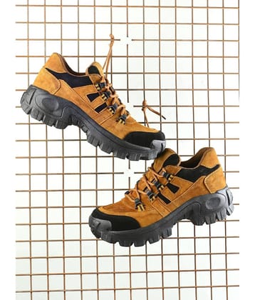 Bucik - Tan Men's Trekking Shoes