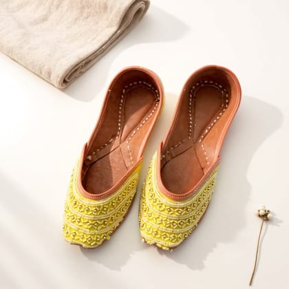 Moti Work Tilla Jutti Moti Work Tilla Jutti