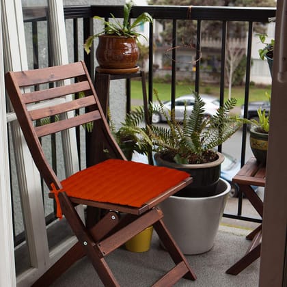Lushomes Chair pads, Red, Foldable chair pads set of 2, Soft Polyester Filling driver seat cushion for car, dining chair cushion, cushions for chairs (15x15 Inch, 1 Inch Height, 4 Strings, 2 Pc)