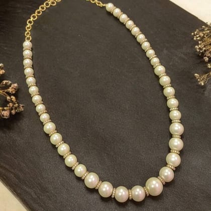 Nayaab Shanaya Pearl Neckpiece